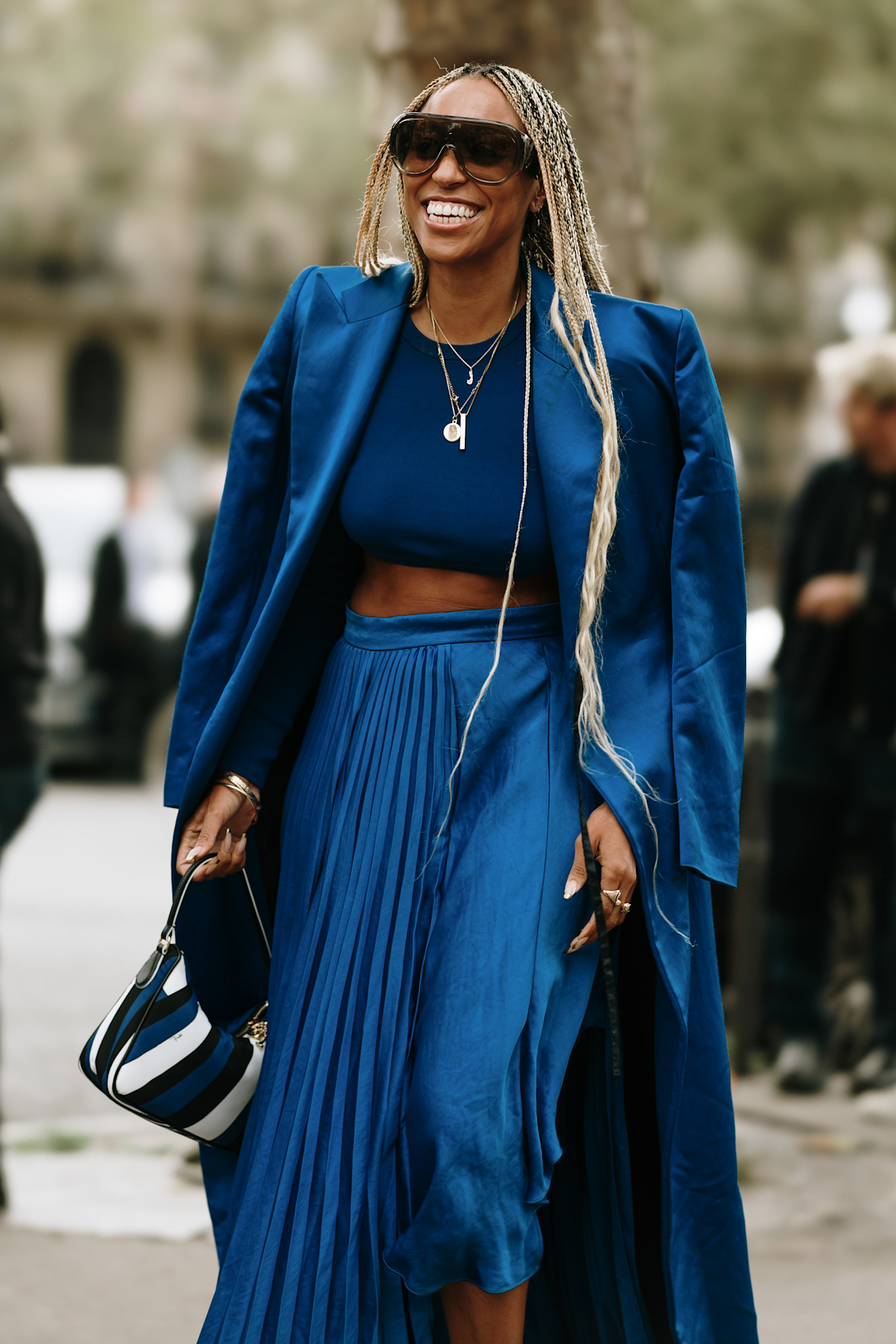 Een blauwe streetstylelook in het kader van Blue Monday