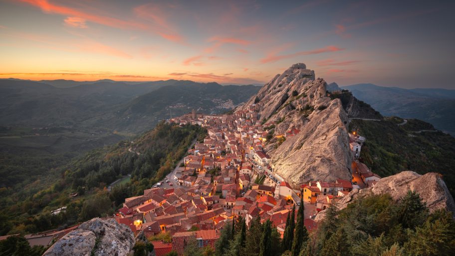 deze-onbekende-italiaanse-regio-is-de-perfecte-bestemming-voor-komende-zomer-345798