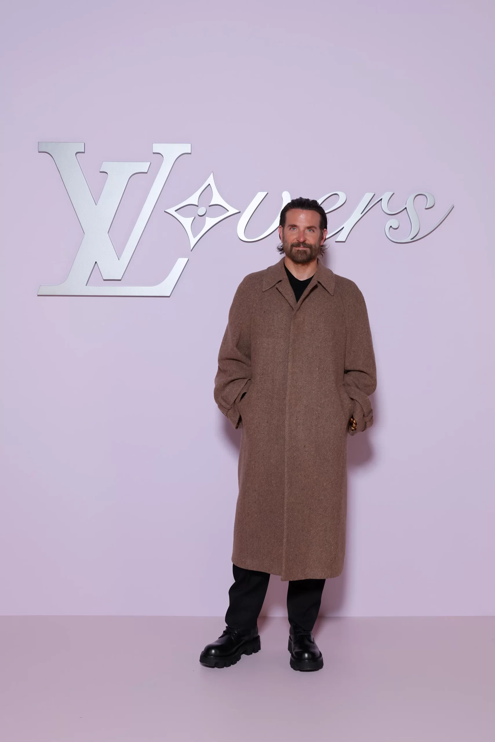 Bradley Cooper bij de herfst/winter 2025-mannenmodeshow van Louis Vuitton