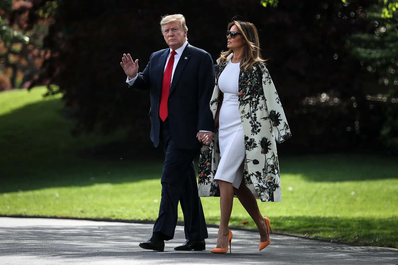 President Donald Trump en first lady Melania Trump in 2019. Melania droeg een jas van Adam Lippes.