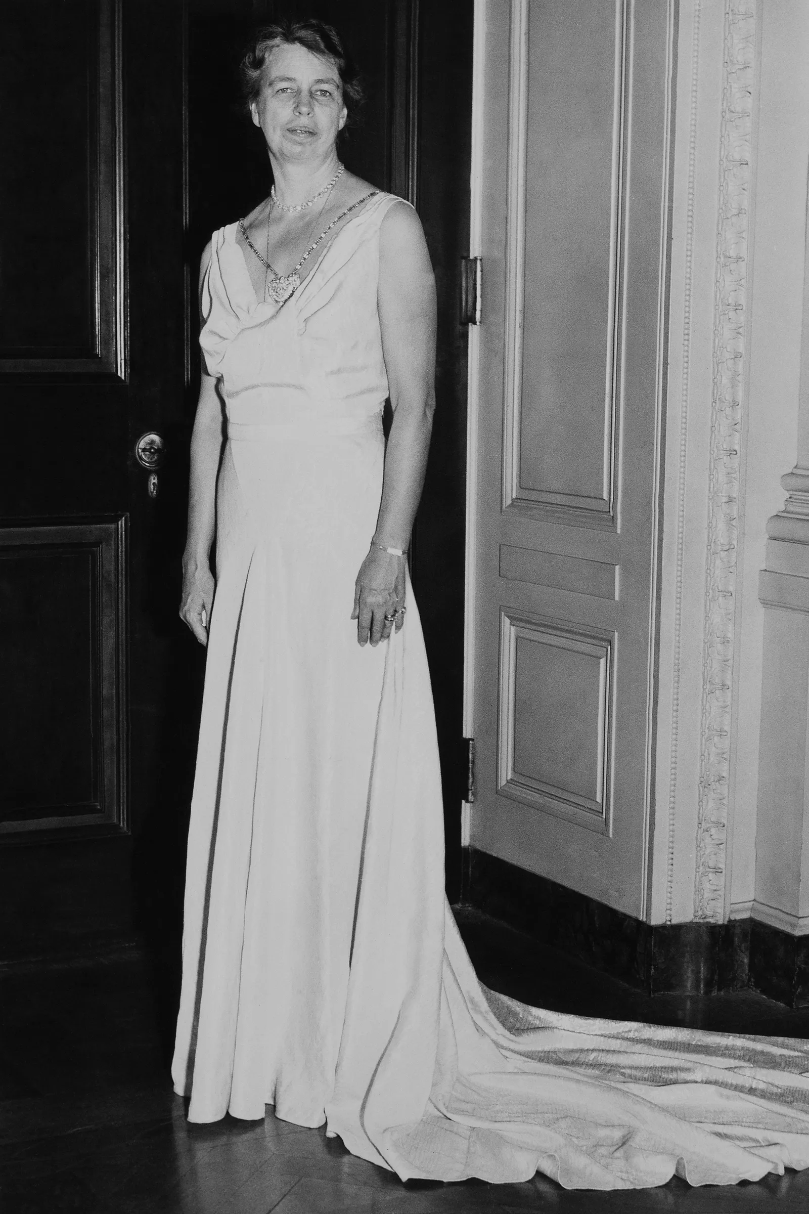 Eleanor Roosevelt in een jurk van Sally Milgrim in 1937