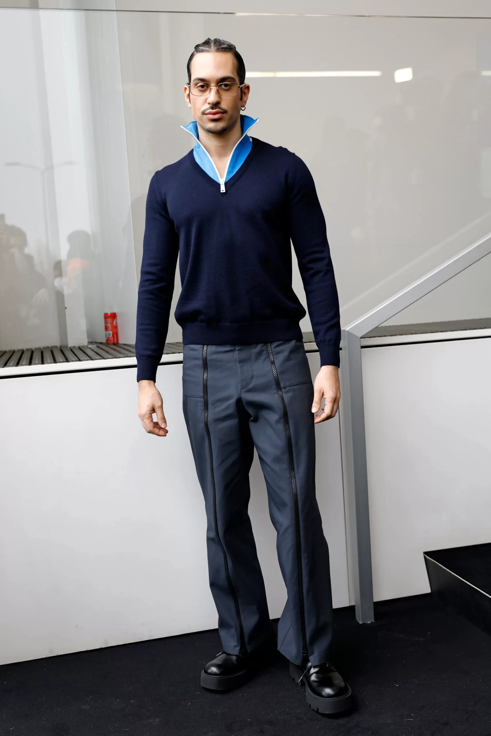 Mahmood bij Prada is een van de beroemdheden bij de herfst/winter 2025-mannenmodeshows