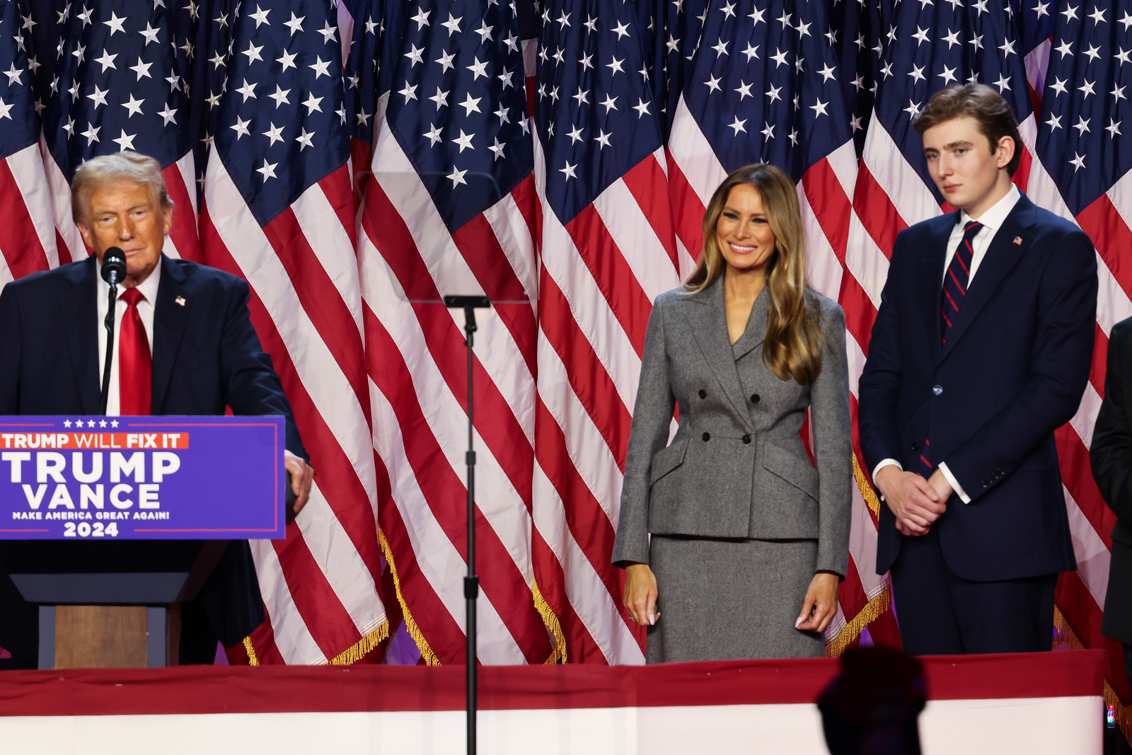 De first lady Melania Trump in Christian Dior op de verkiezingsavond in 2024.