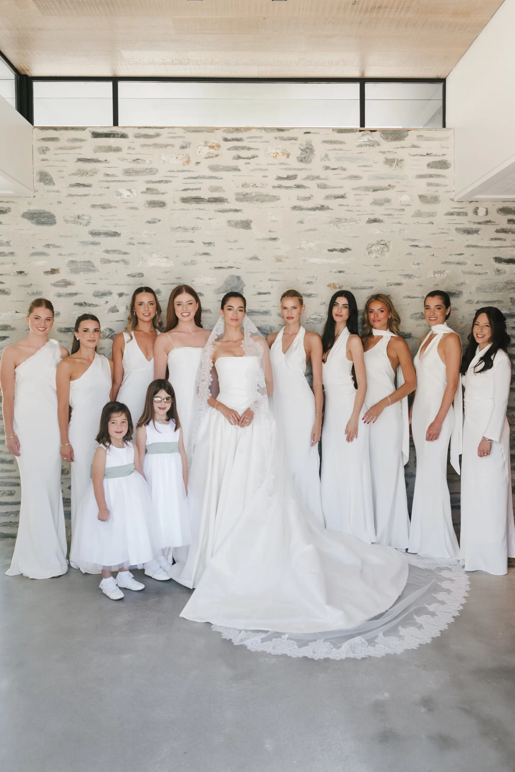 Bruid met bruidsmeisjes