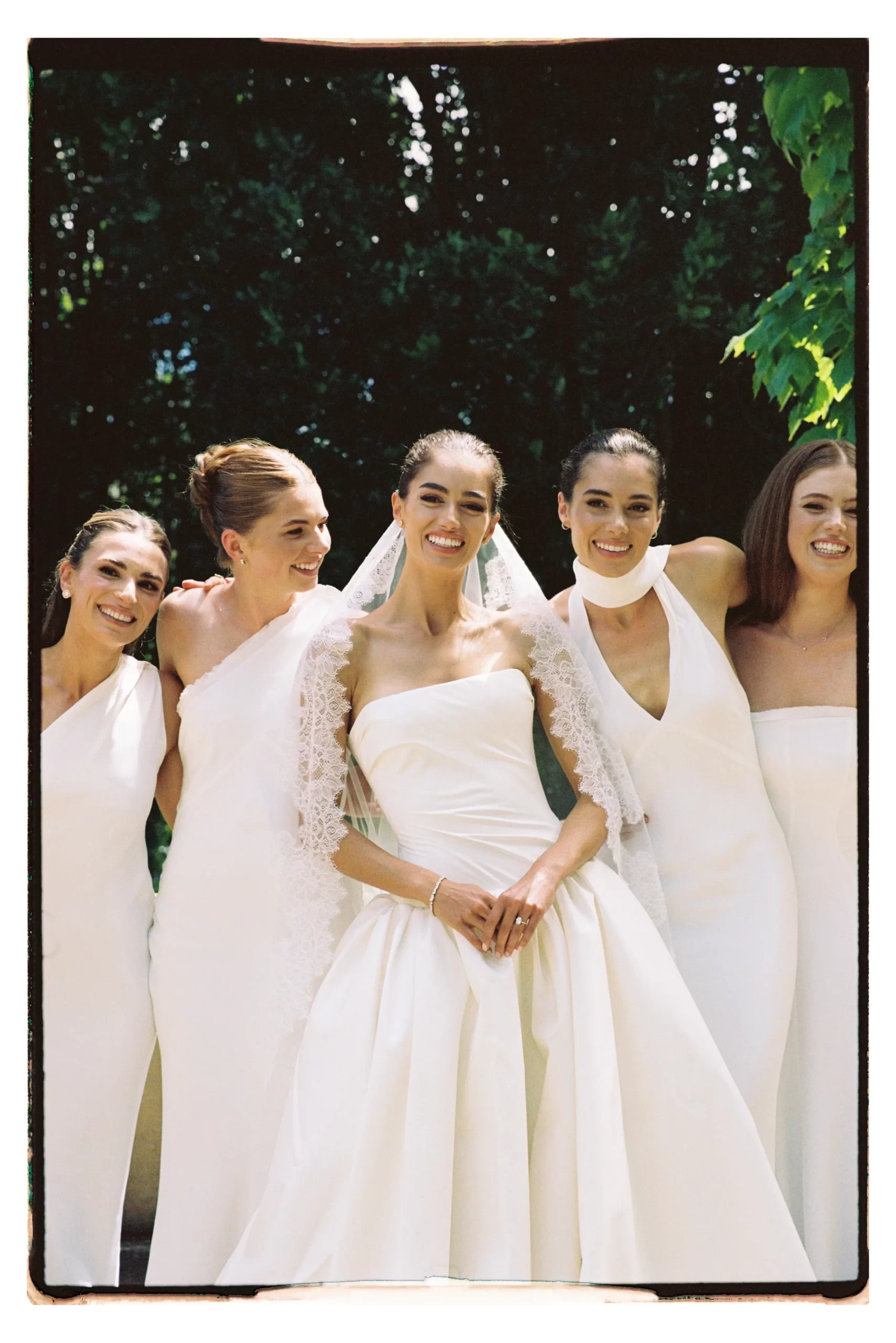 Bruid met bruidsmeisjes