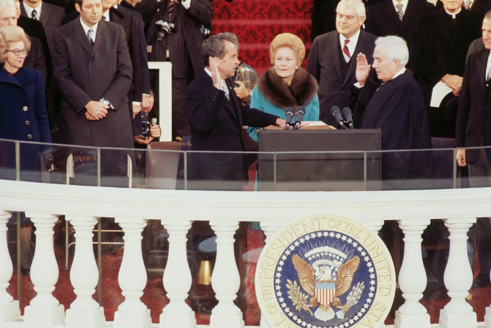 Pat Nixon droeg een blauwgroene jas bij de tweede inauguratie van Richard Nixon in 1973.