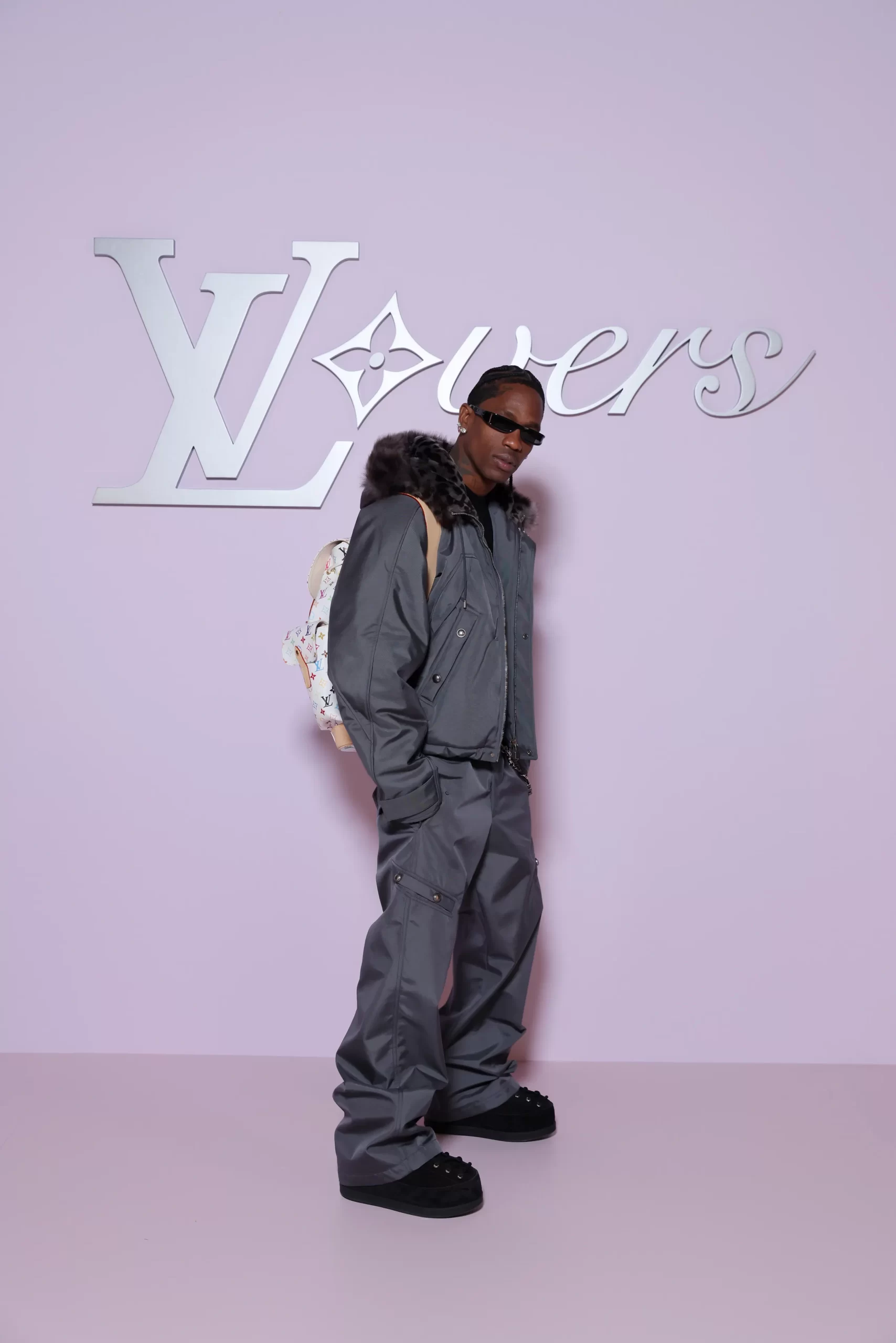 Travis Scott bij de herfst/winter 2025-mannenmodeshow van Louis Vuitton