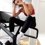Vera van Erp draagt een sportoutfit