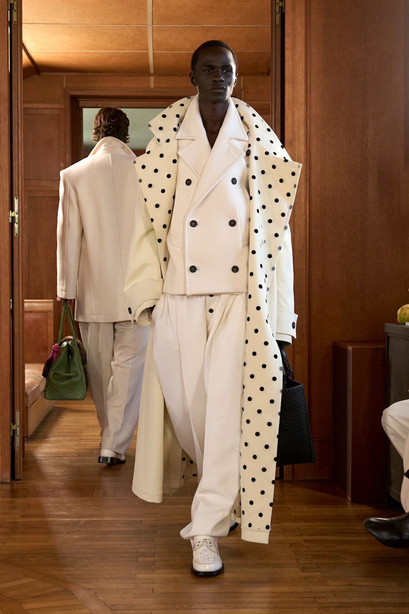 Jacquemus lente-zomer 2025 model in polkadots