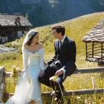 Alessandra Medina en Andrea Garretti tijdens hun bruiloft in de Alpen