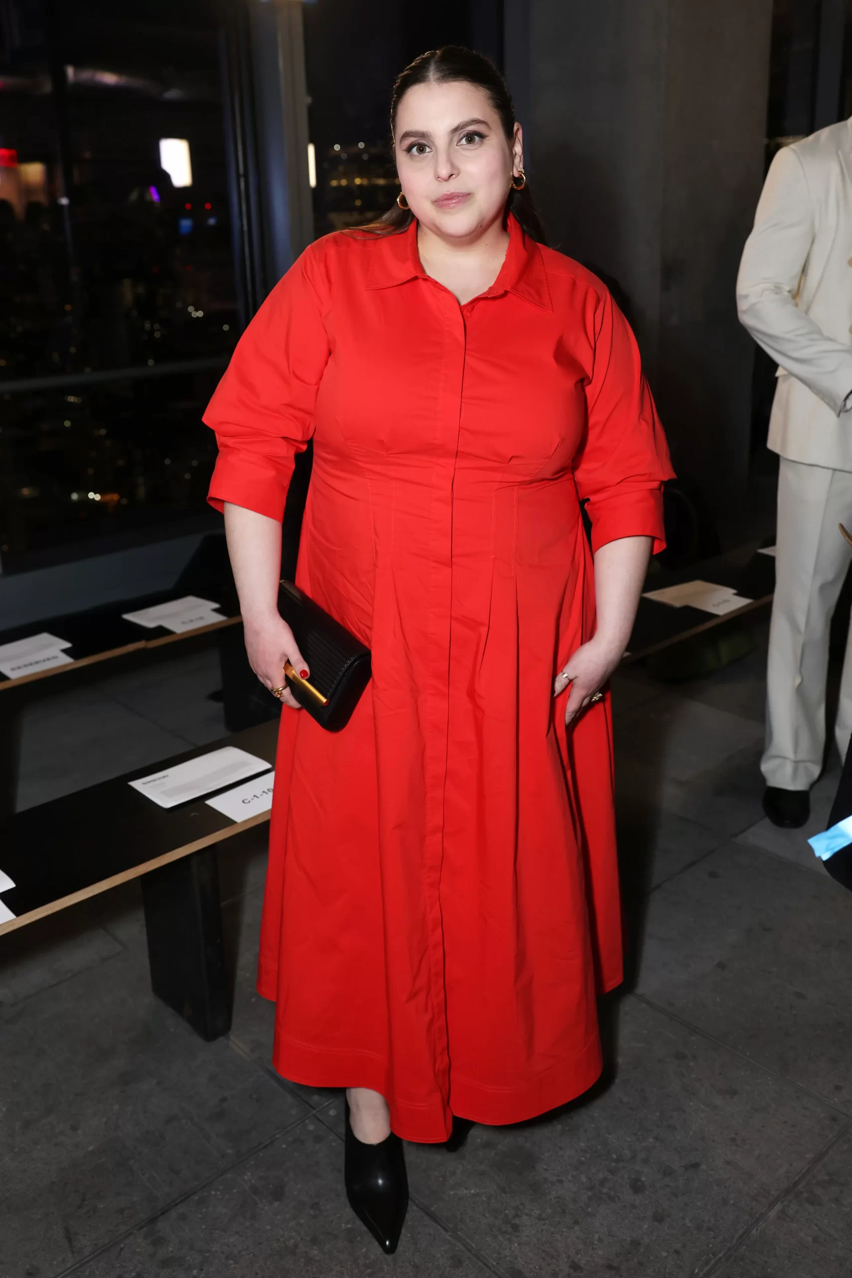 Beanie Feldstein bij Simkhai tijdens New York Fashion Week herfst/winter 2025