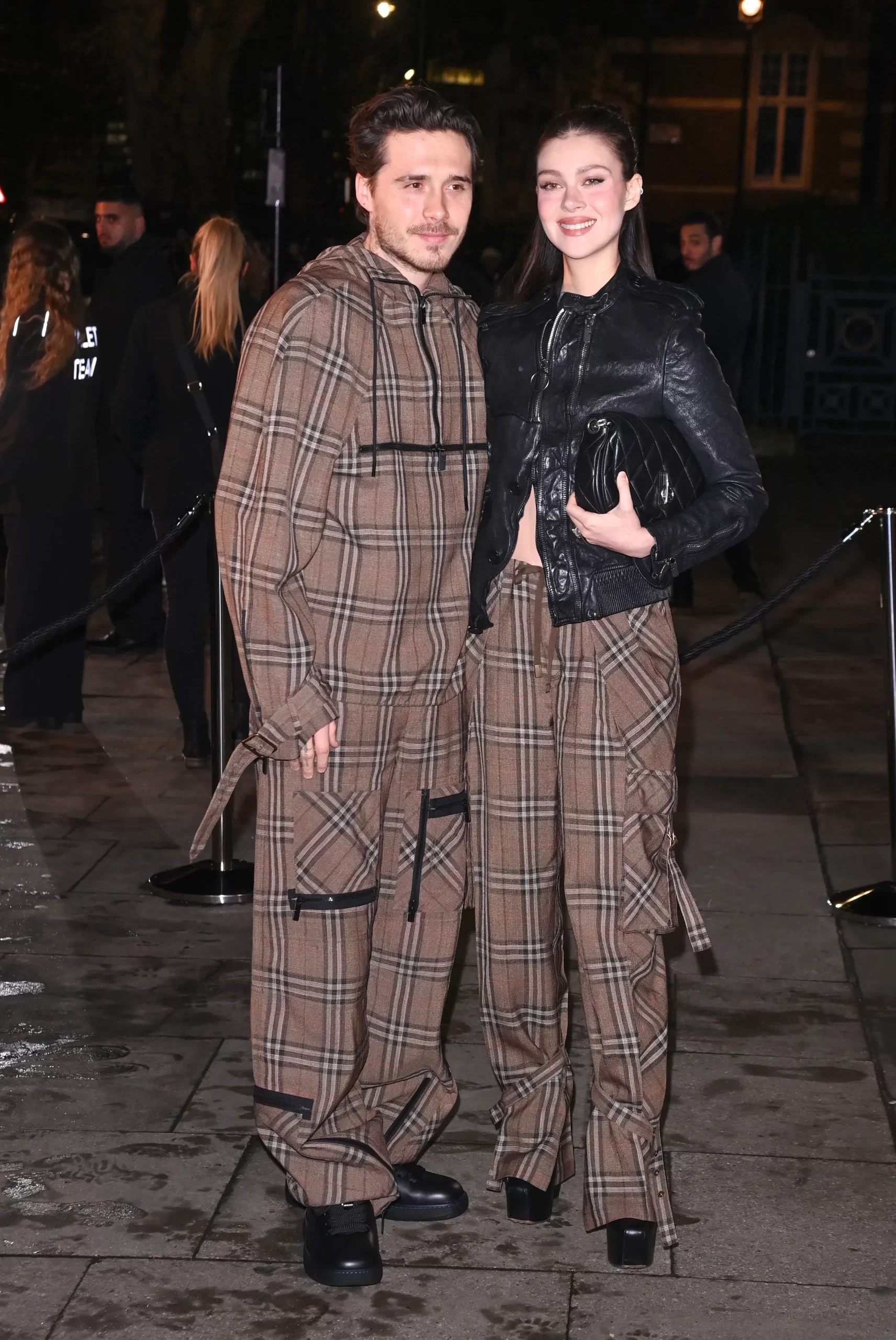 Brooklyn en Nicola Peltz Beckham bij Burberry tijdens London Fashion Week herfst/winter 2025