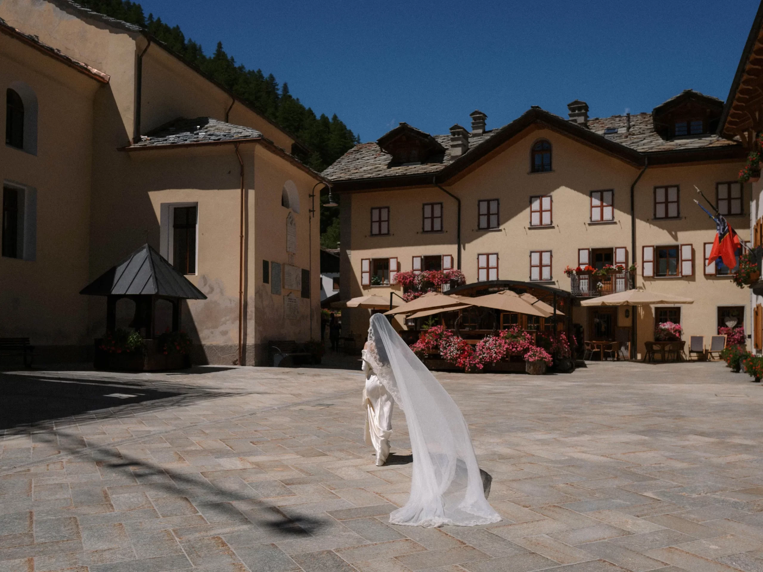 De bruiloft van Alessandra Medina Garretti en Andrea Garretti in de Italiaanse Alpen