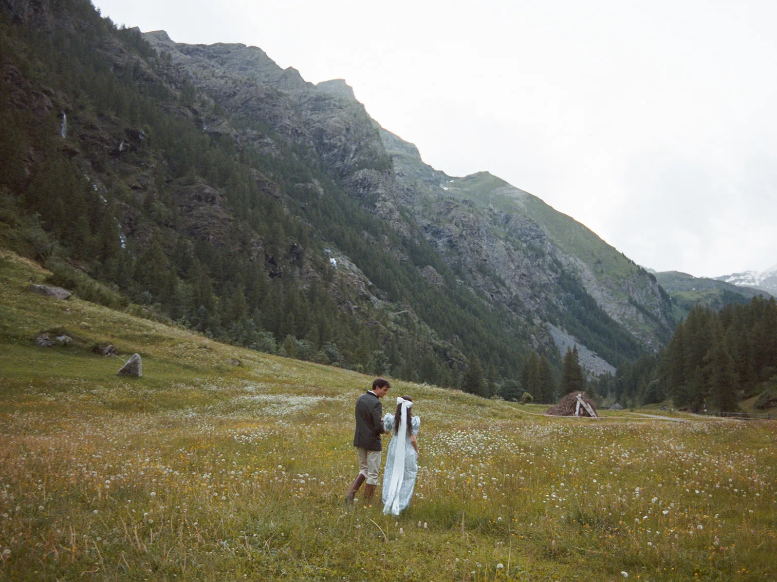De bruiloft van Alessandra Medina Garretti en Andrea Garretti in de Italiaanse Alpen