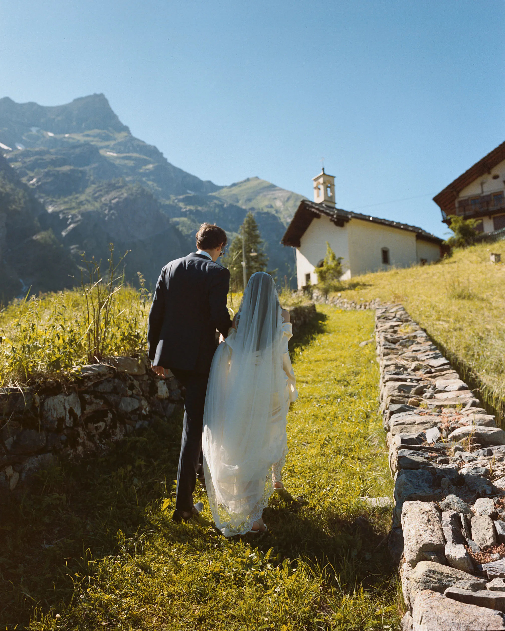 De bruiloft van Alessandra Medina Garretti en Andrea Garretti in de Italiaanse Alpen