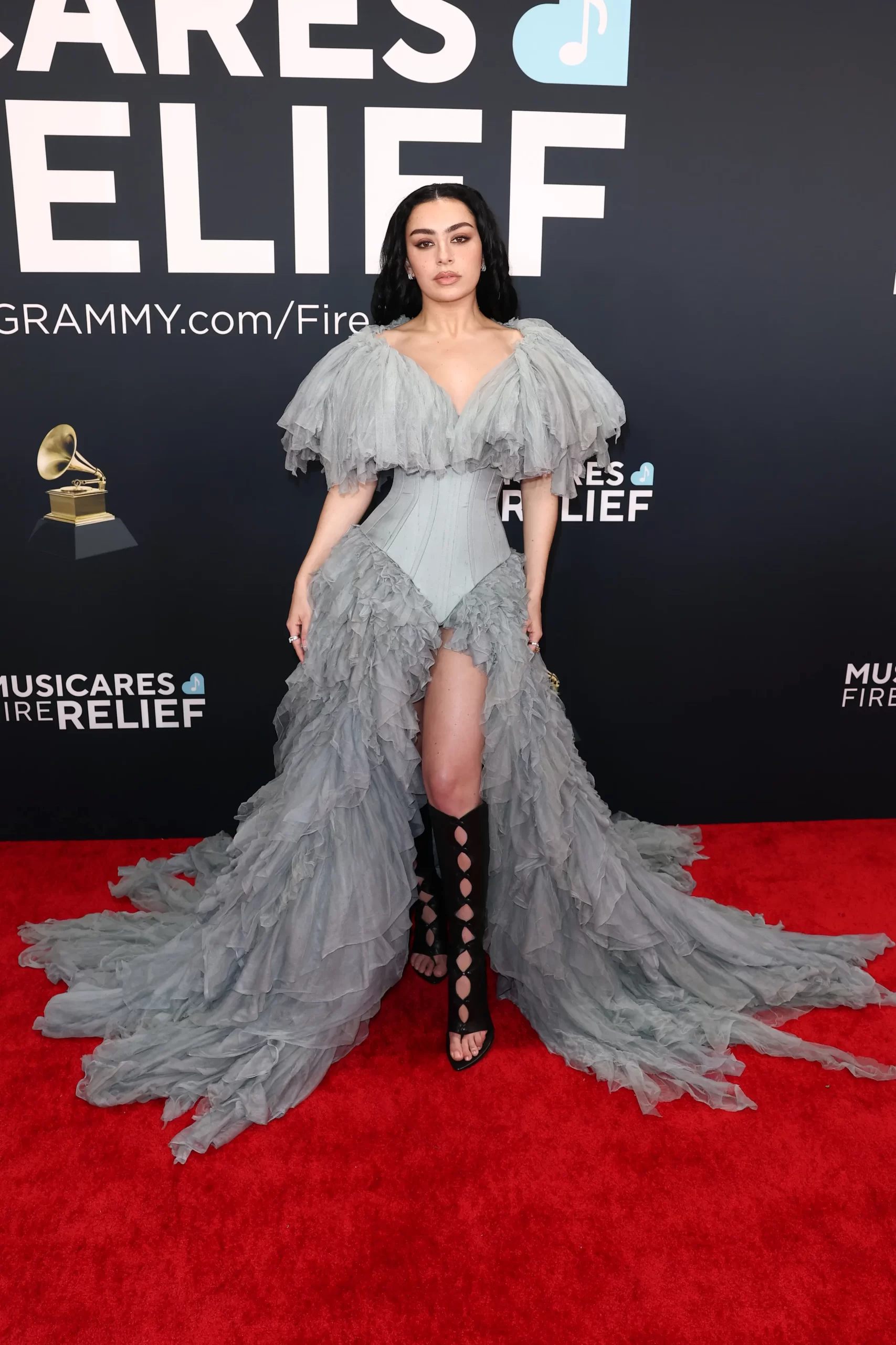 Charli XCX in Jean Paul Gaultier bij de Grammy's 2025