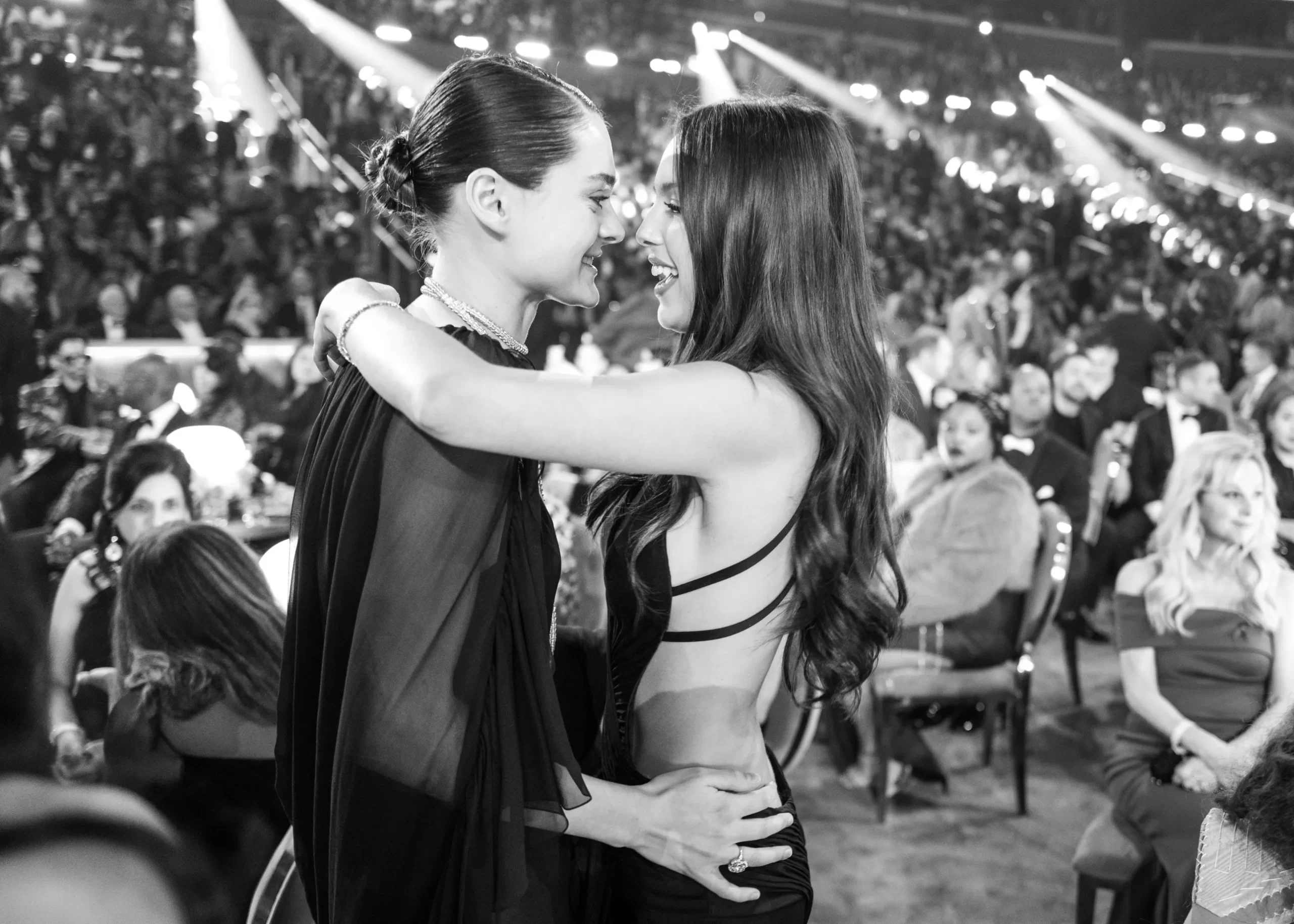 Charlotte Lawrence en Olivia Rodrigo bij Grammy's 2025