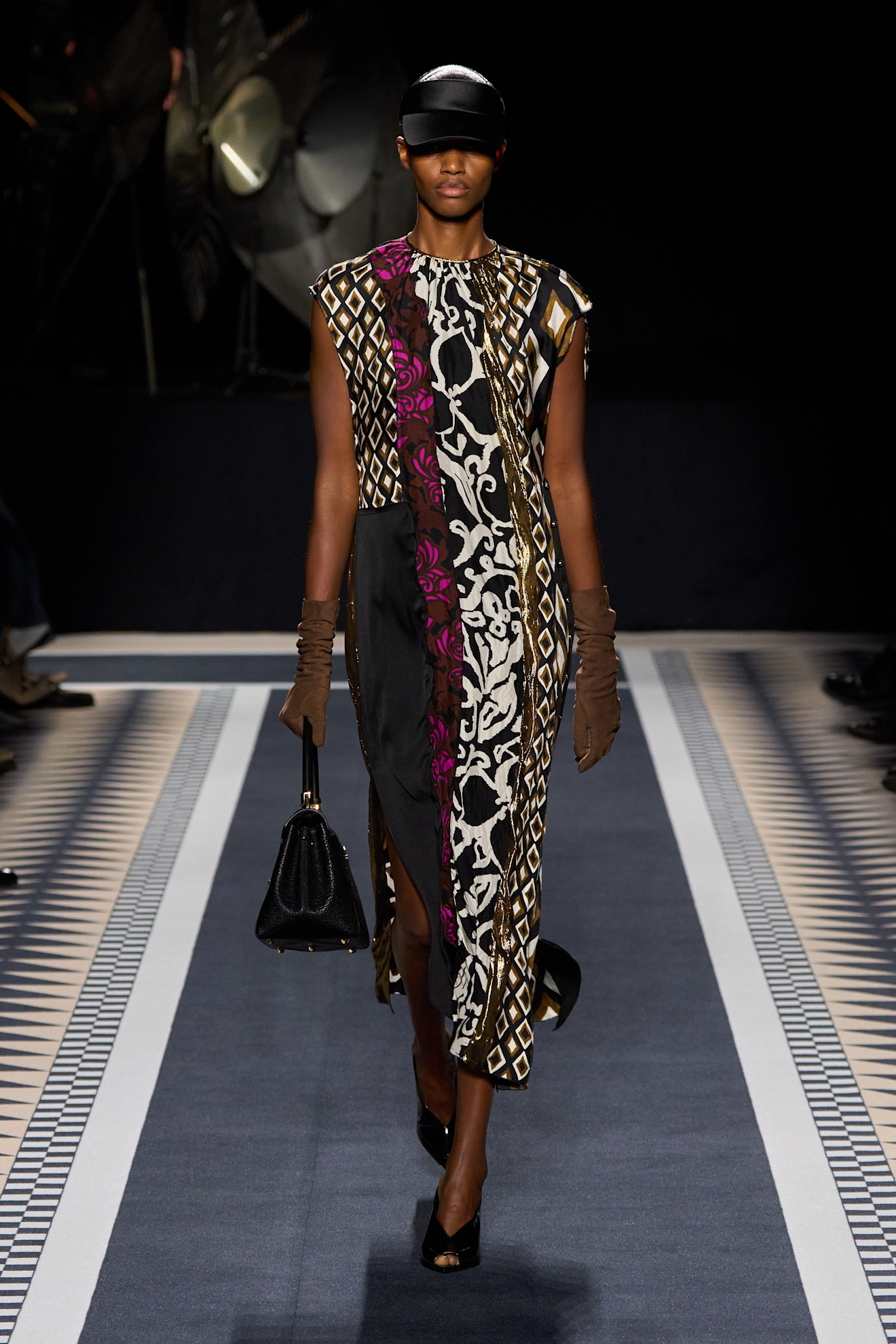 Farhiya Shire op de catwalk bij Lanvin herfst/winter 2025