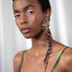 Gekleurde wimpers bij Dries Van Noten