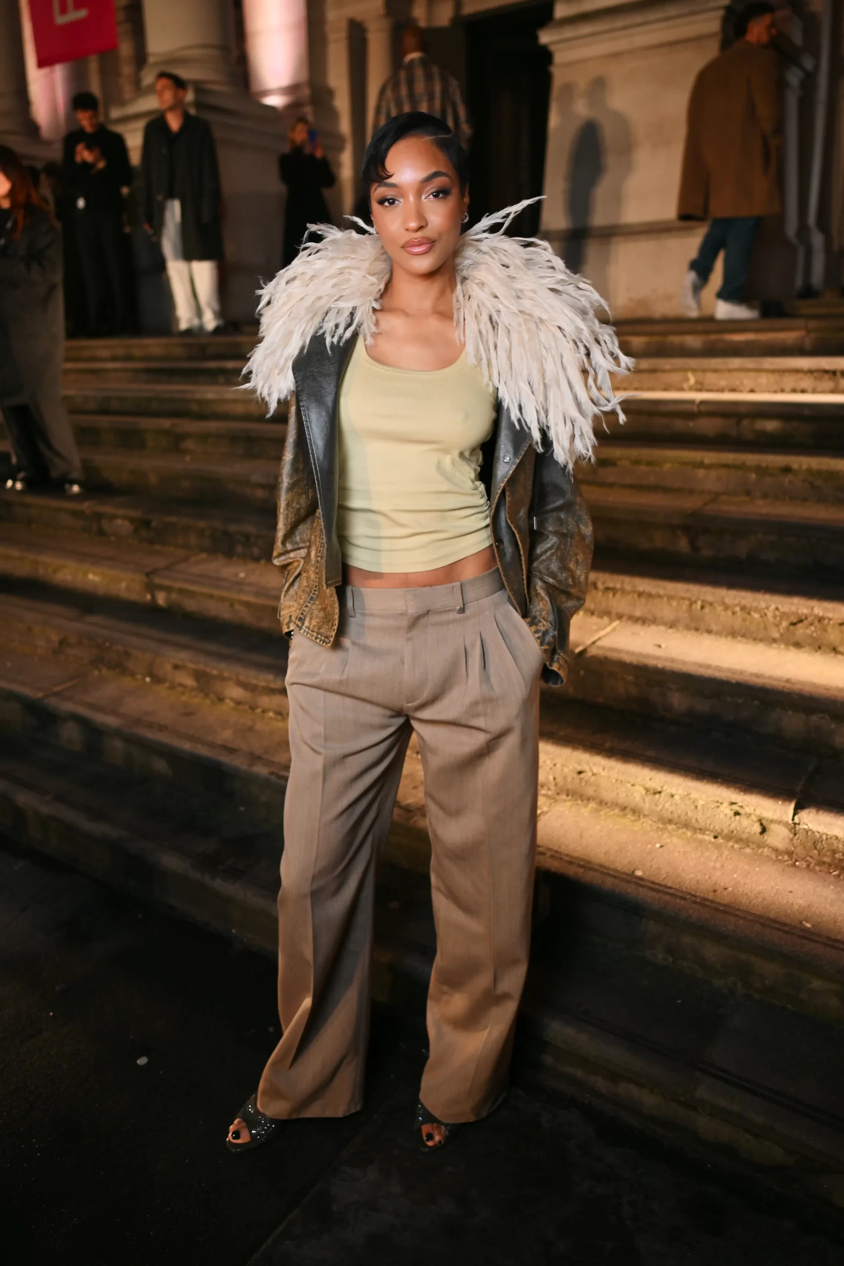 Jourdan Dunn bij Burberry tijdens London Fashion Week herfst/winter 2025