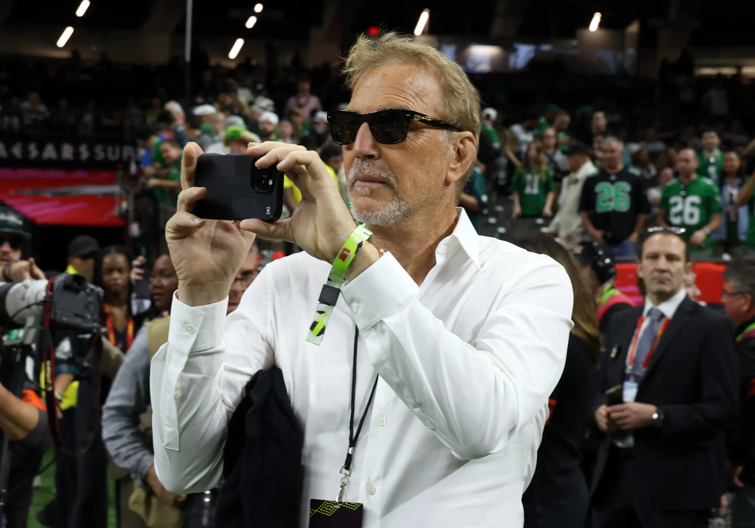 Kevin Costner bij de Super Bowl