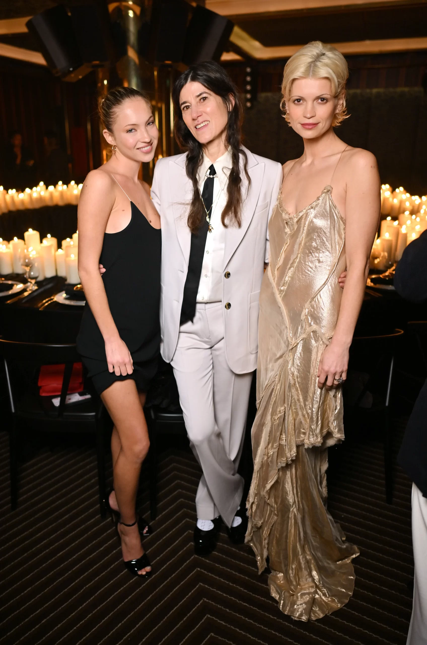 Lila Moss, Bella Freud en Pixie Geldof bij het Donna Karan-diner