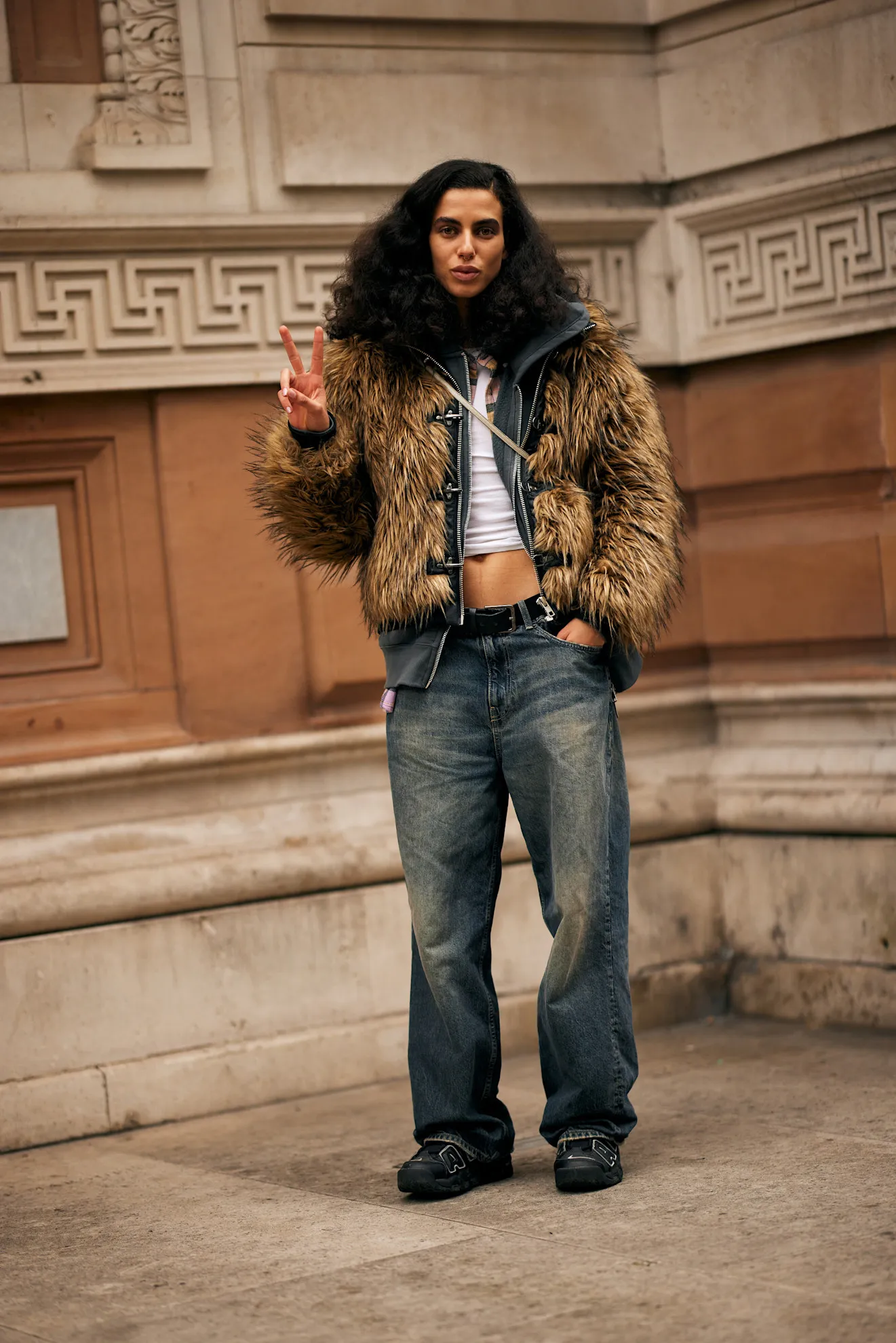 Het fuzzy jasje is een van de streetstyle-trends van London Fashion Week herfst/winter 2025