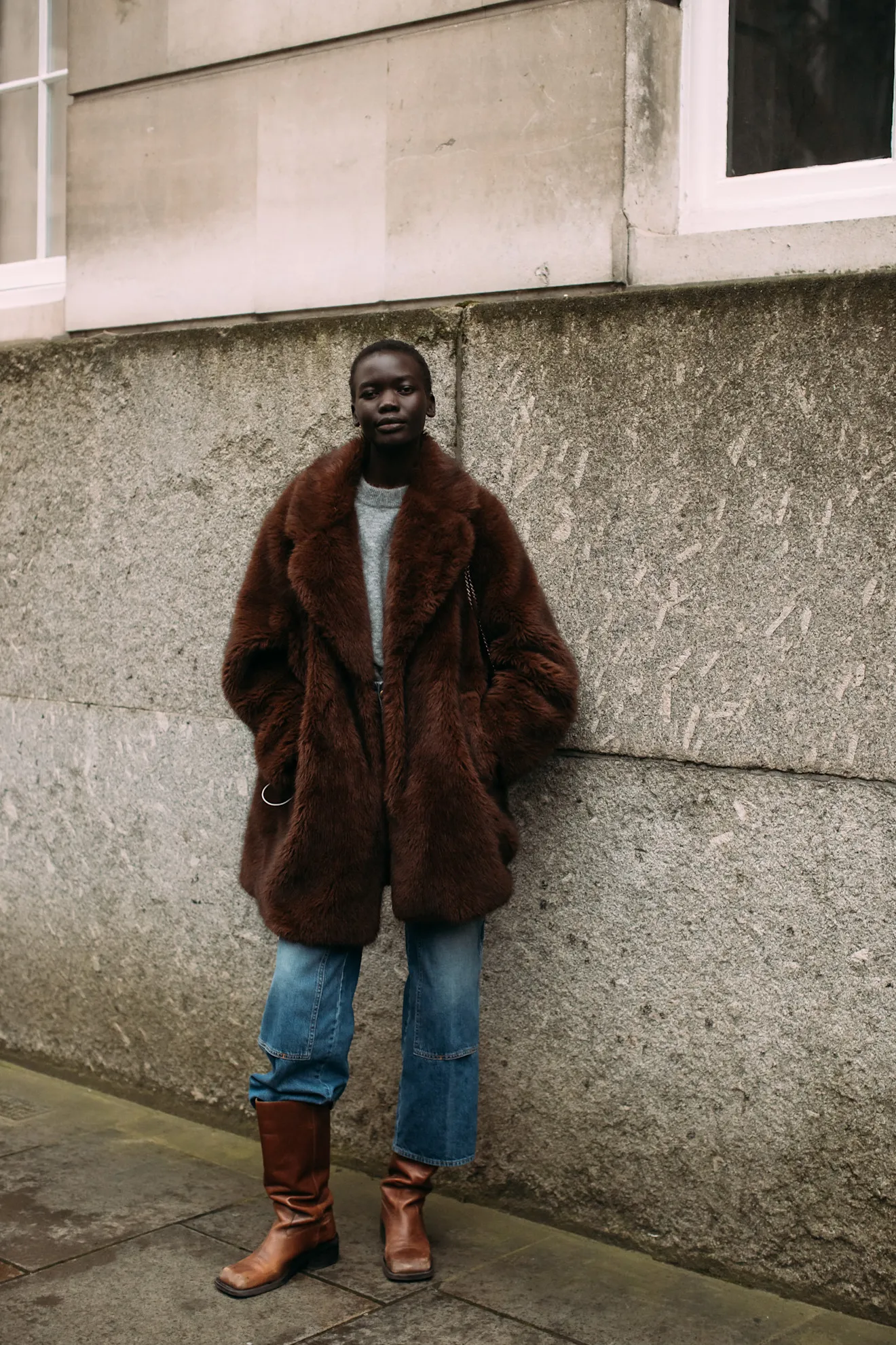 Het fuzzy jasje is een van de streetstyle-trends van London Fashion Week herfst/winter 2025