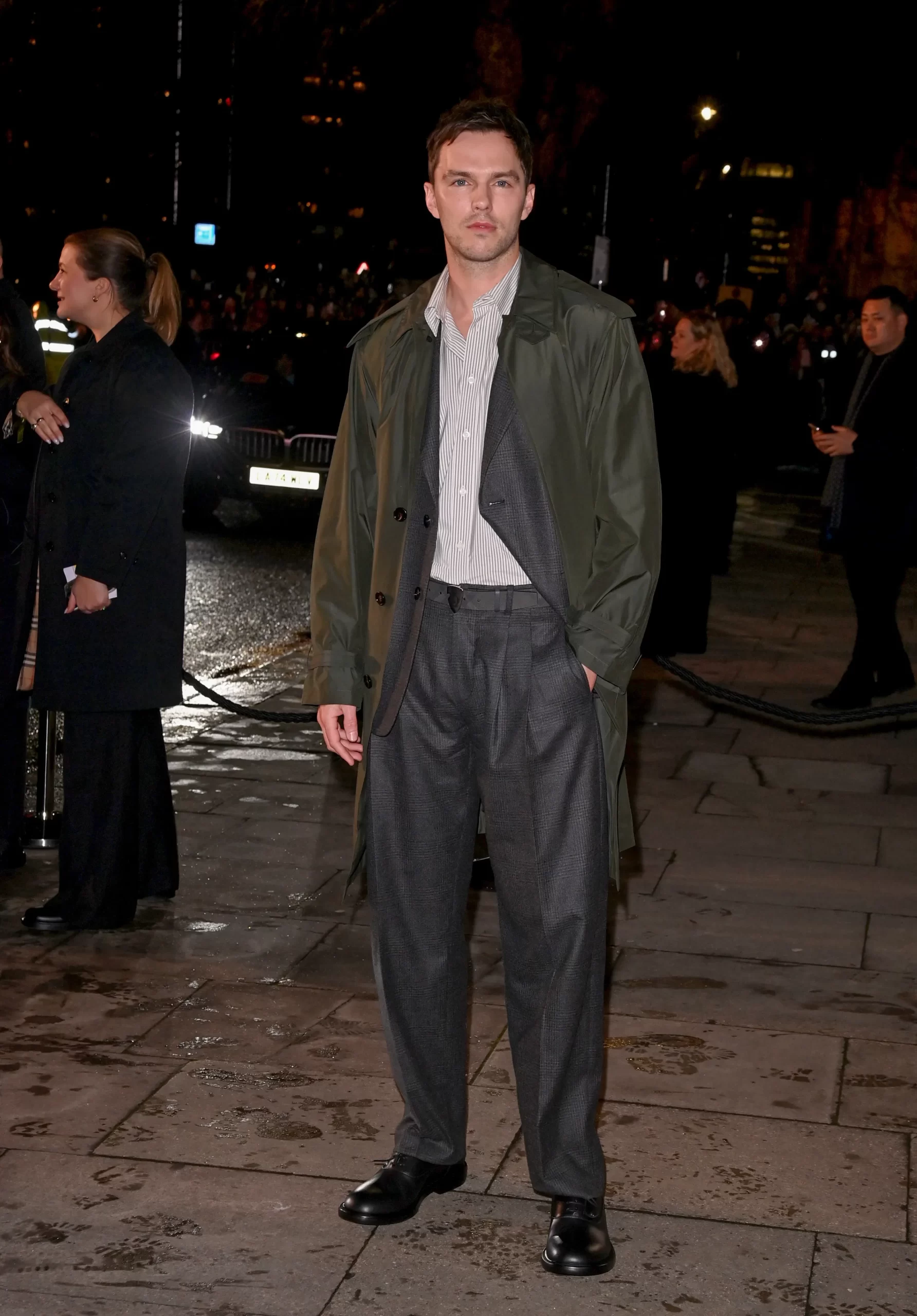 Nicholas Hoult bij Burberry tijdens London Fashion Week herfst/winter 2025
