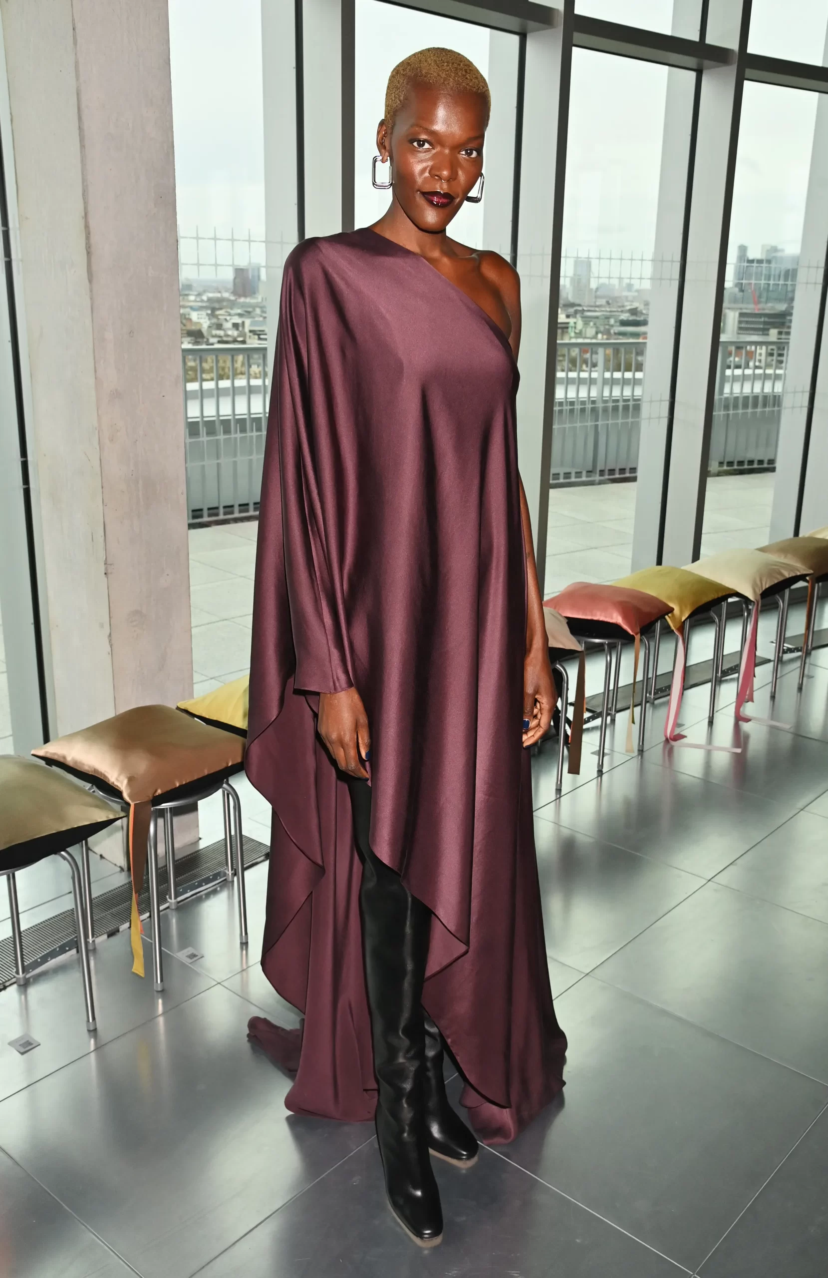 Sheila Atim bij Roksanda tijdens London Fashion Week herfst/winter 2025