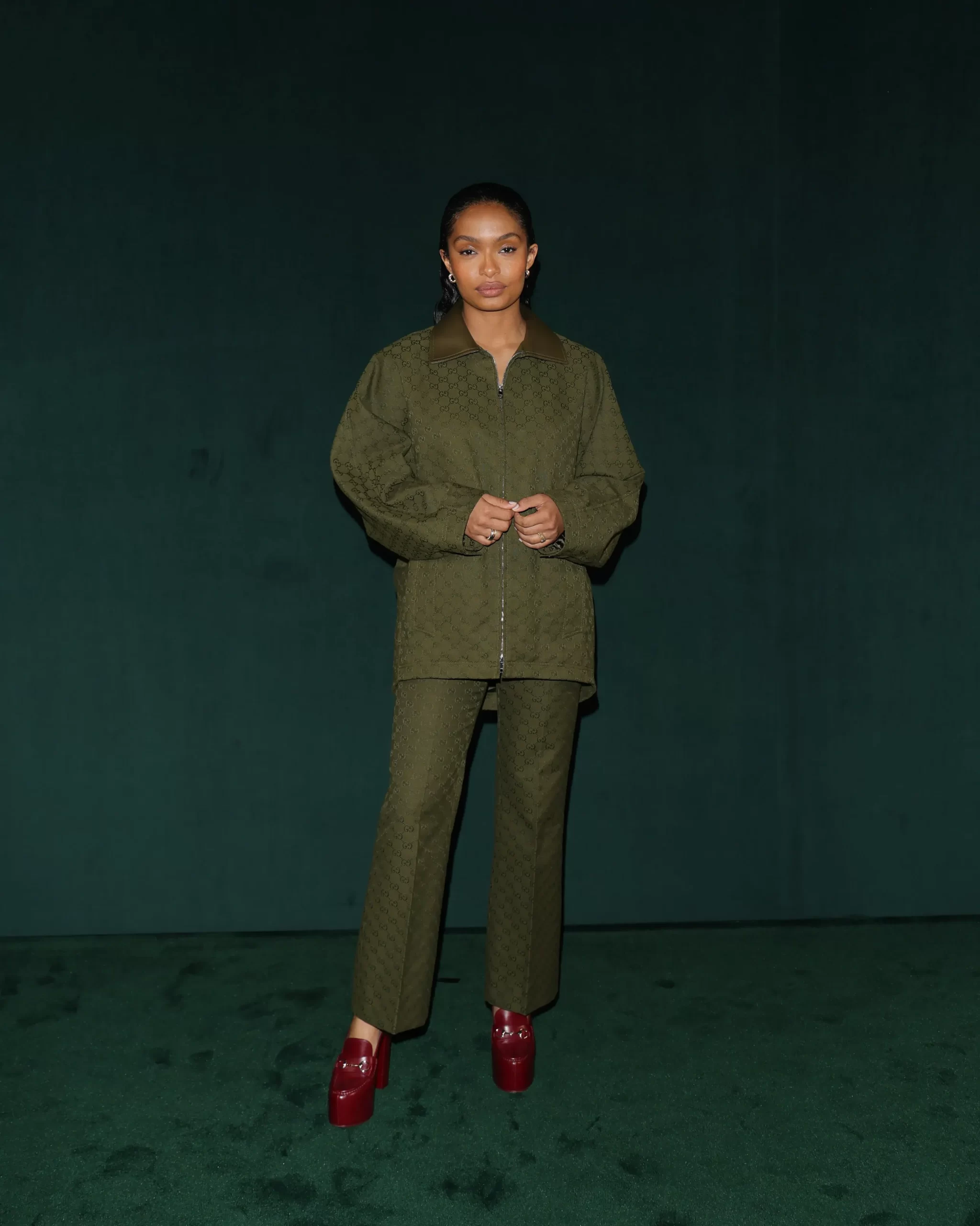 Yara Shahidi bij de show van Gucci tijdens de Milaanse modeweek