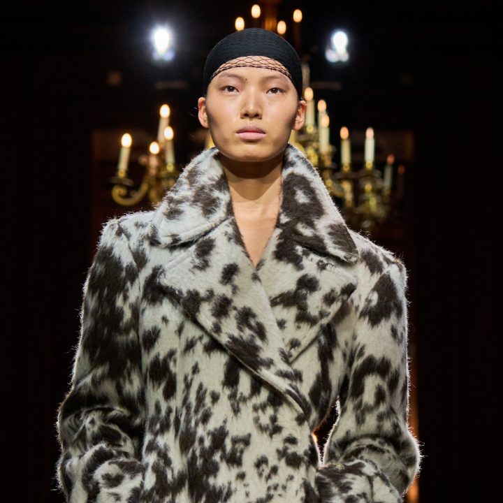 deze-opvallende-dierenprint-is-een-hit-vooral-op-schoenen-en-hier-shop-je-de-mooiste-items-373490