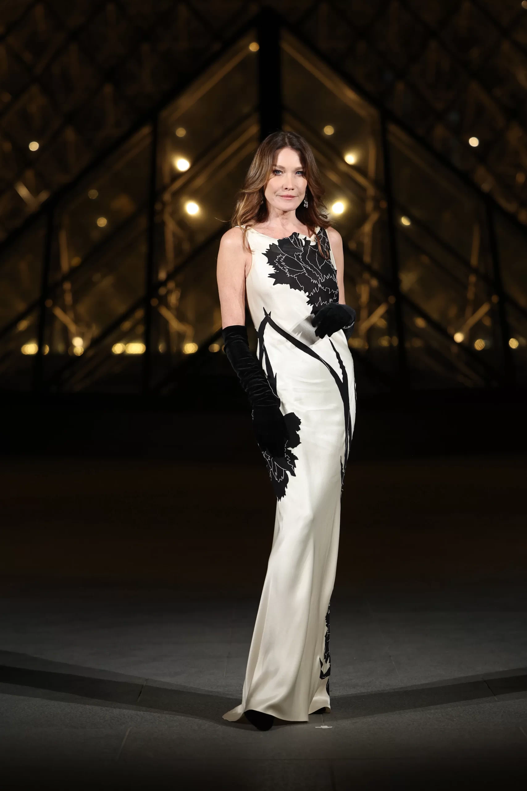 Carla Bruni bij het Le Grand Dîner du Louvre
