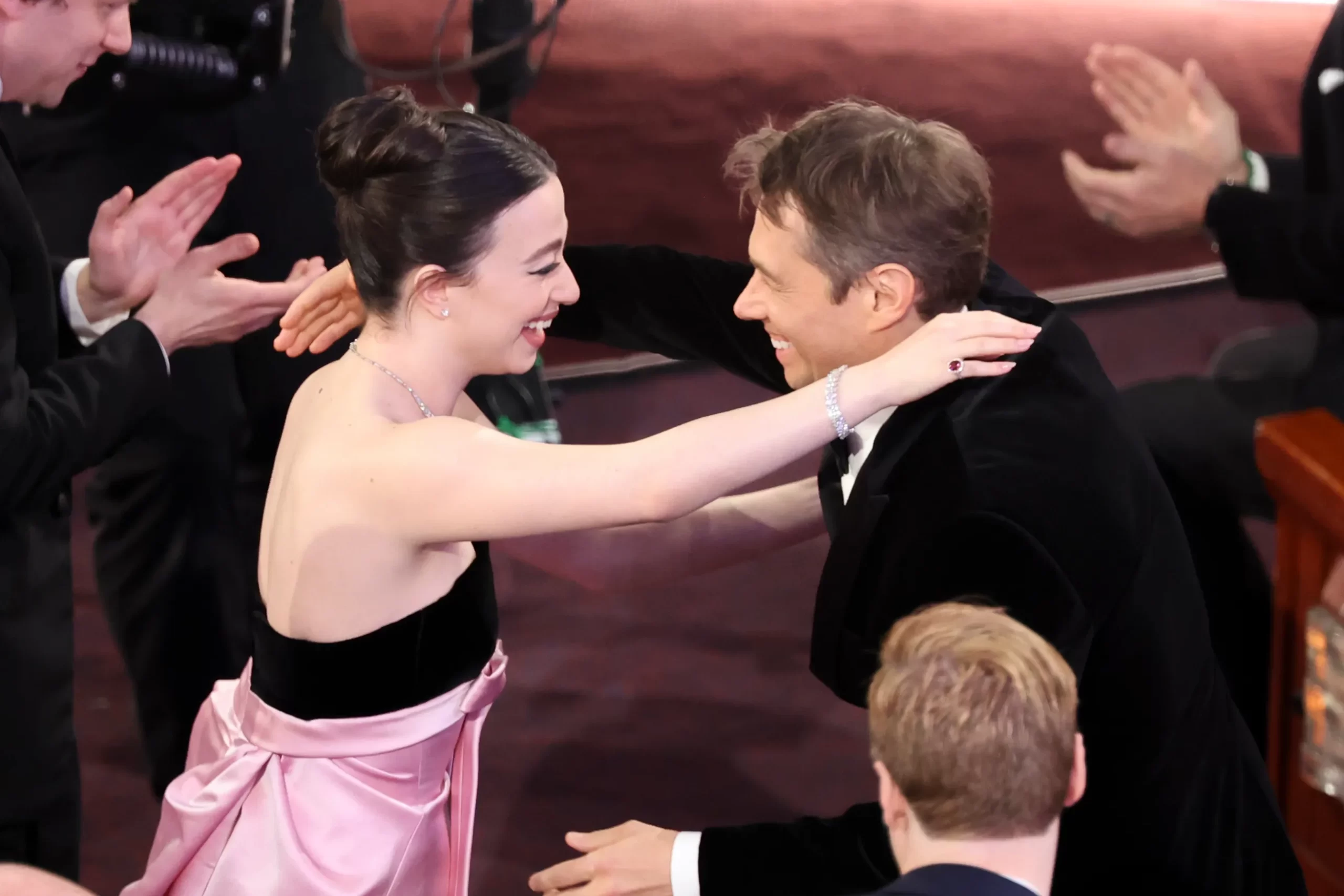 Mikey Madison en Sean Baker bij de Oscars 2025