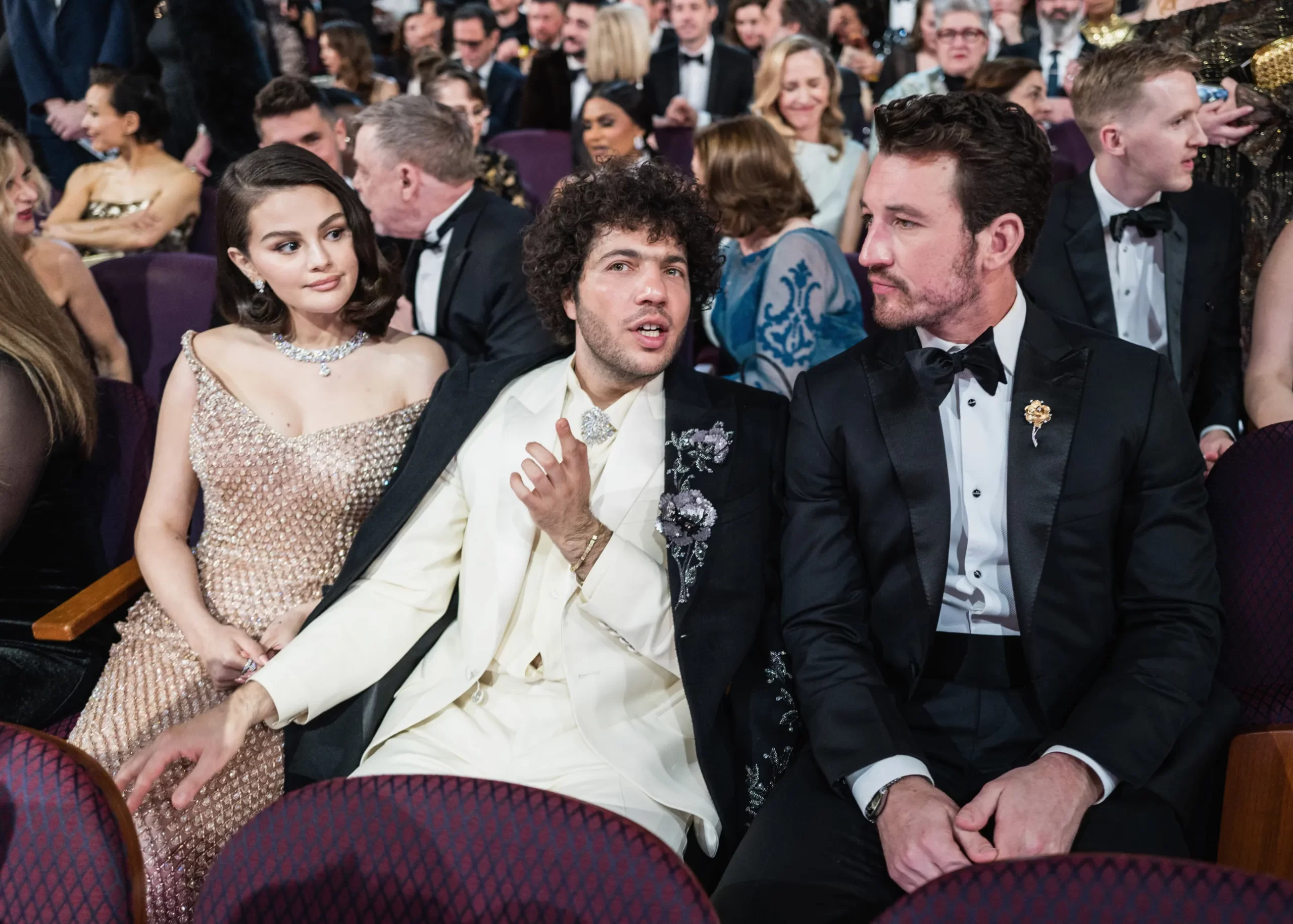 Selena Gomez, Benny Blanco en Miles Teller bij de Oscars 2025