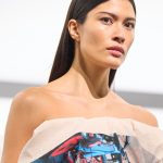 De hair tuck bij Issey Miyake herfst/winter 2025