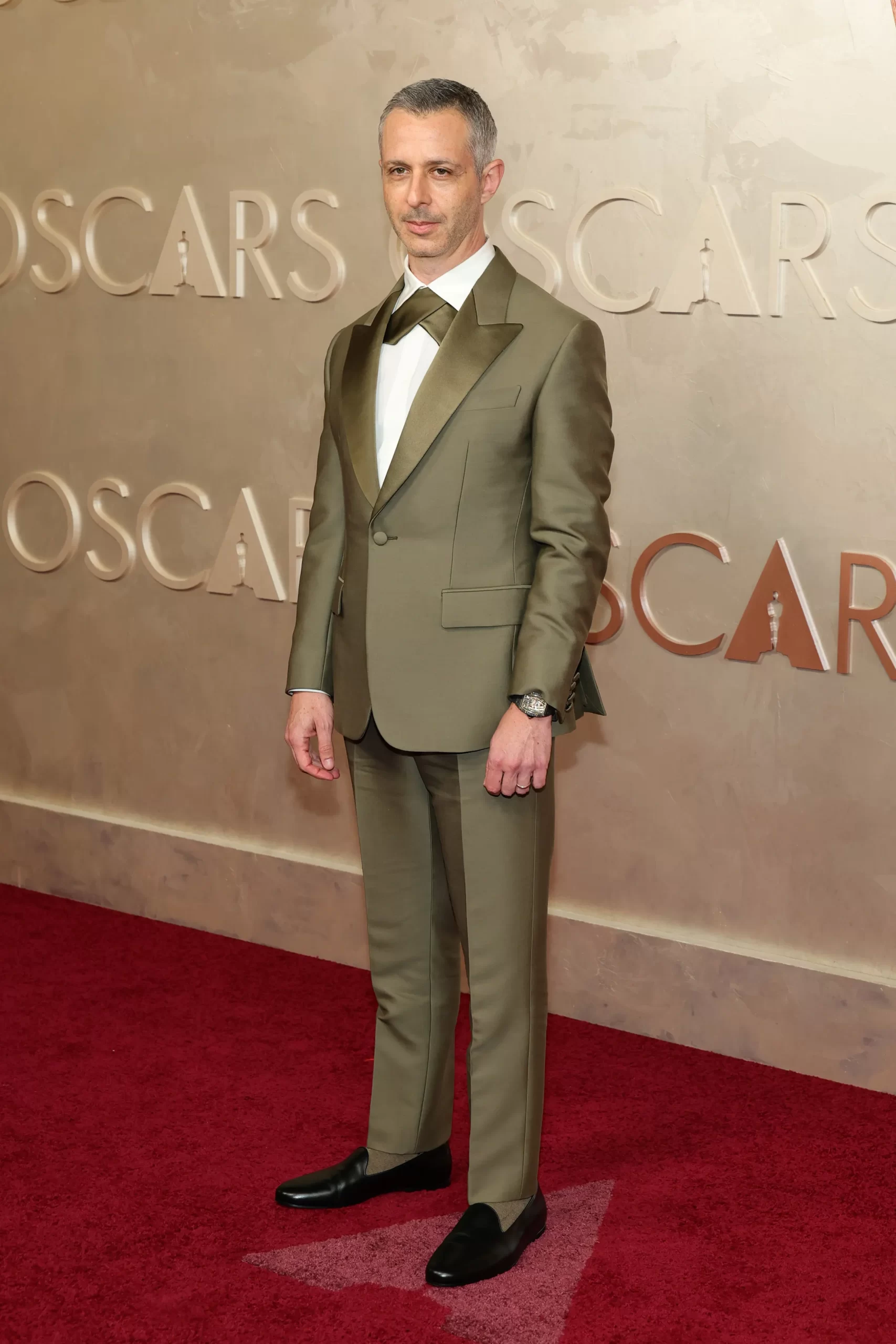 Jeremy Strong in Loro Piana bij de Oscars 2025