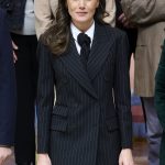 koningin Letizia draagt een stropdas