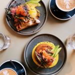 Toast met ei en avocado, een ontbijt voor wie niet genoeg eiwitten binnenkrijgt