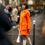 oranje streetstyle bij Paris fashion week