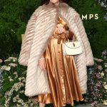 Parker Posey toont haar flamboyante stijl op de rode loper