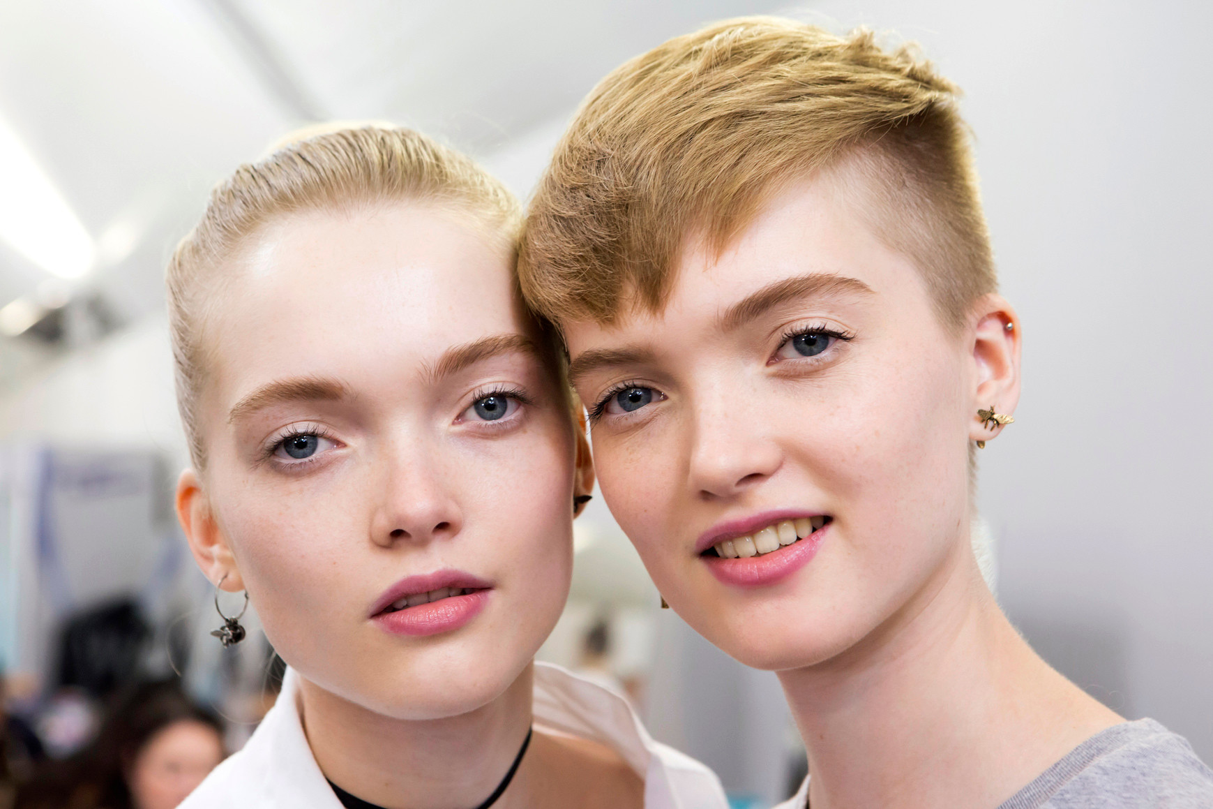 May en Ruth Bell backstage bij Diors lente/zomer 2017-show