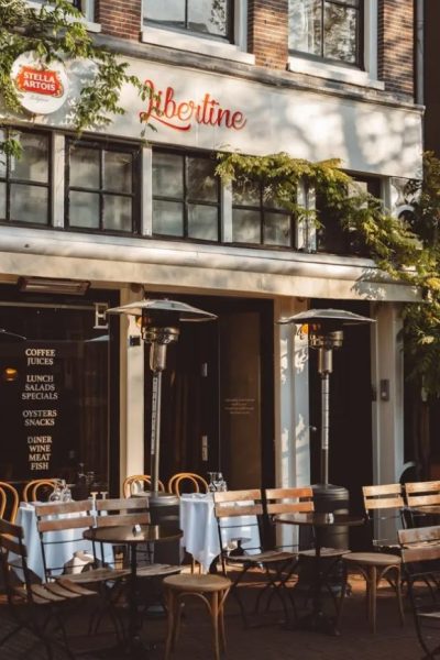 heat-wave-schedule-neerstrijken-op-een-van-vogues-favoriete-terrassen-in-amsterdam-340731
