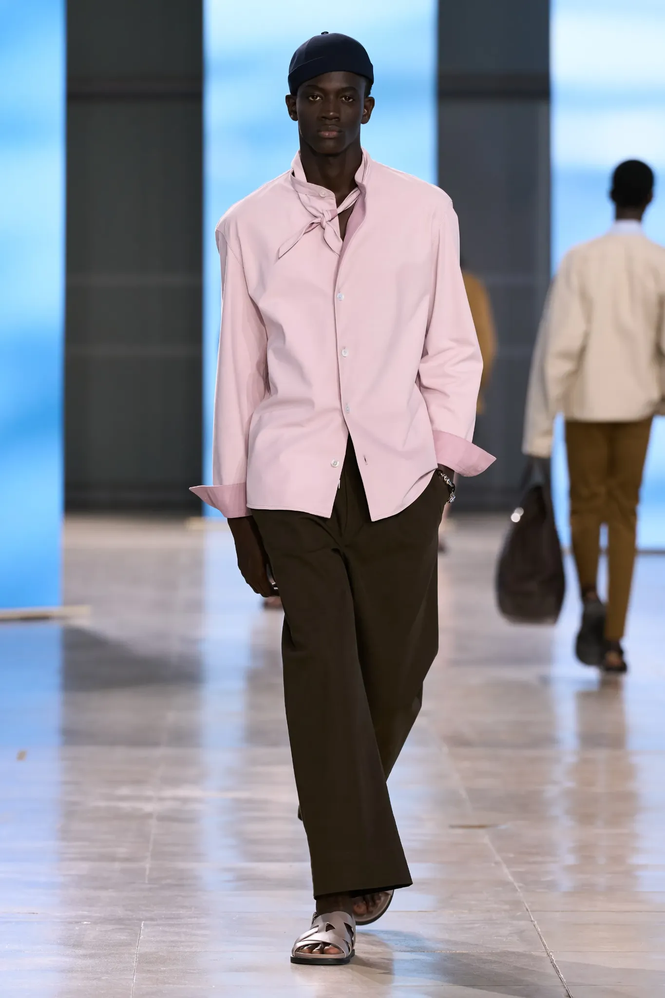 Inspiratie uit mannenmode Hermès, spring-summer 2025 Photo- Courtesy of Daniele Oberrauch