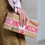 moschino pakketje tas