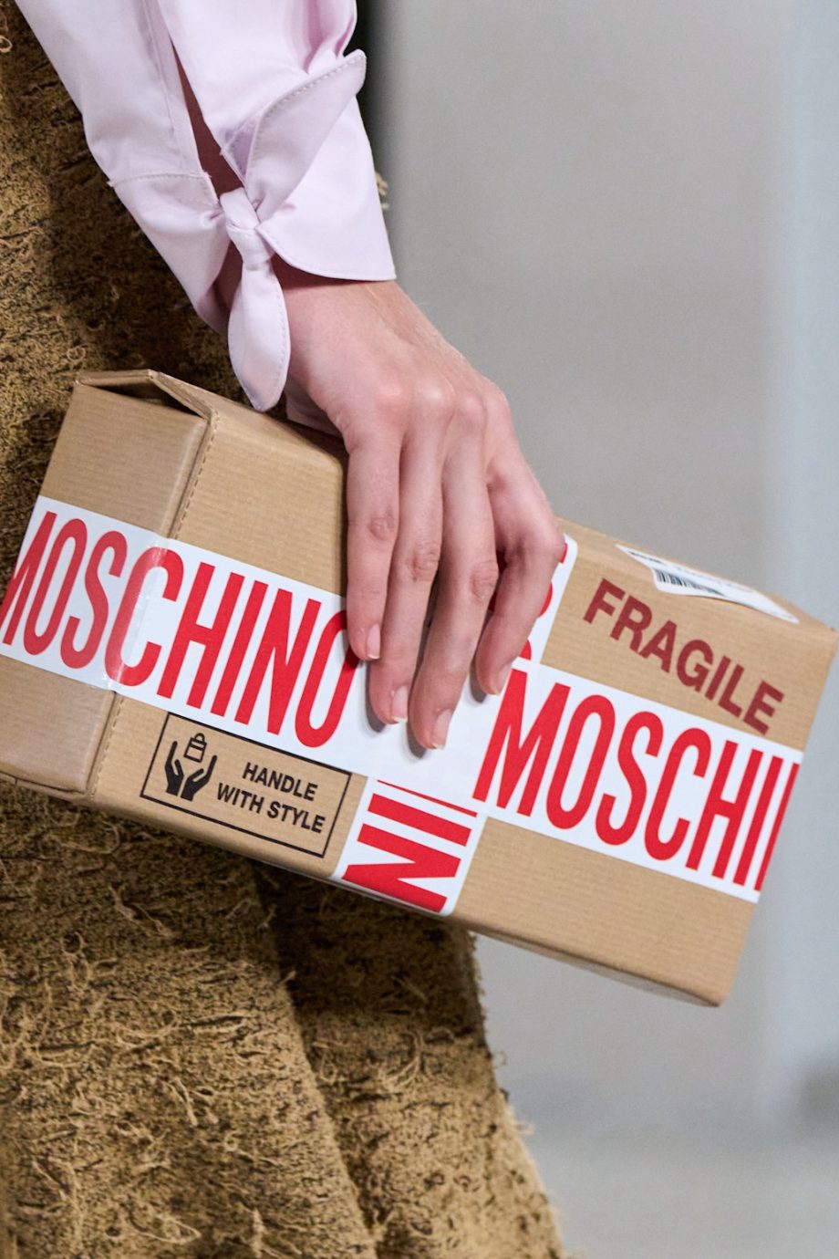 kunnen-we-stoppen-met-kleding-kopen-met-het-idee-om-het-later-weer-door-te-verkopen-365252