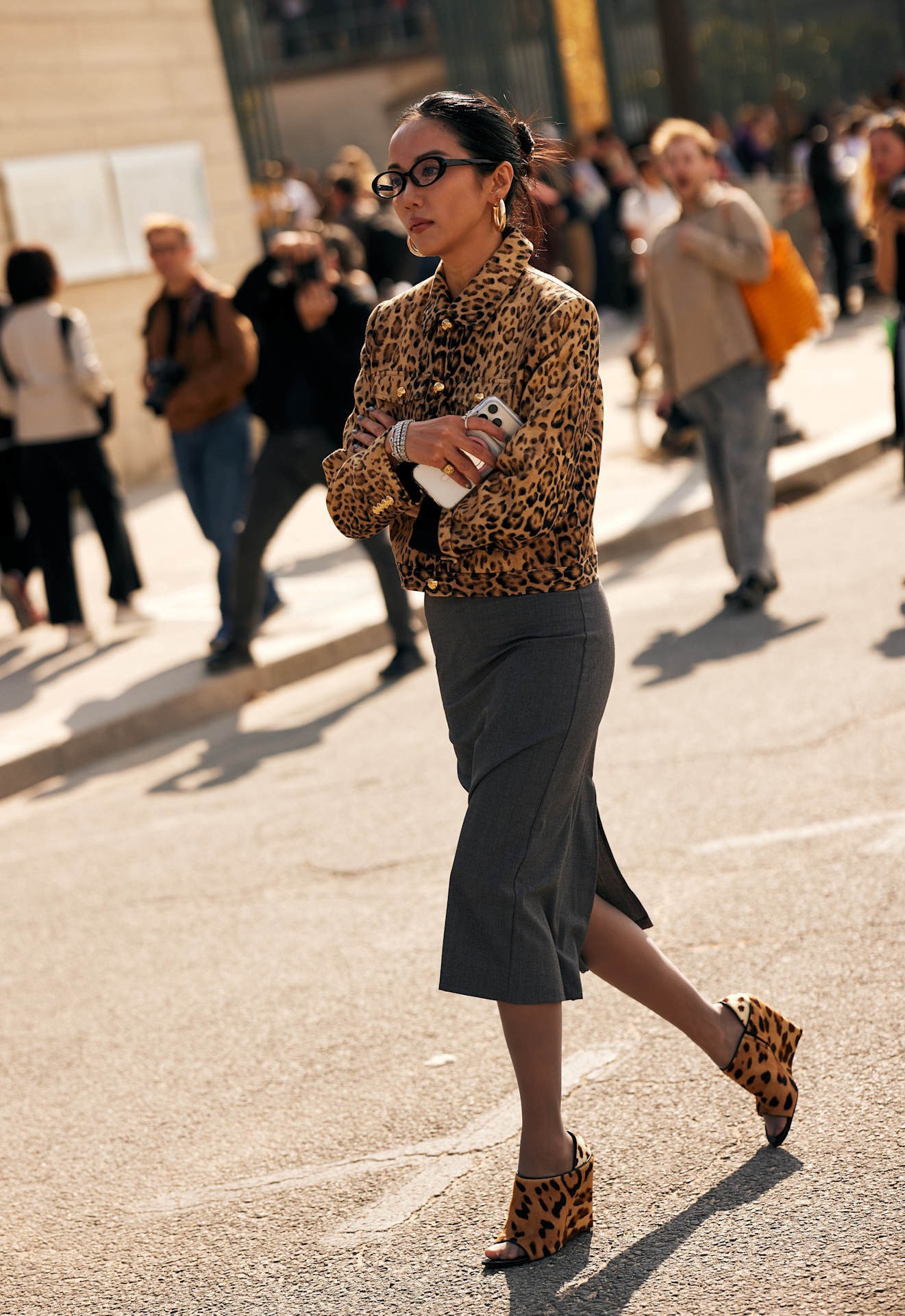 Een streetstyler tijdens Paris Fashion Week