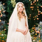 Zoe Colton tijdens haar op art nouveau geïnspireerde bruiloft