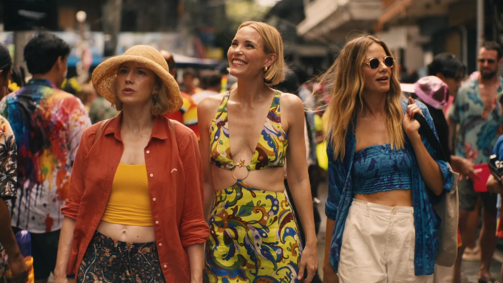 Carrie Coon, Leslie Bibb en Michelle Monaghan in The White Lotus