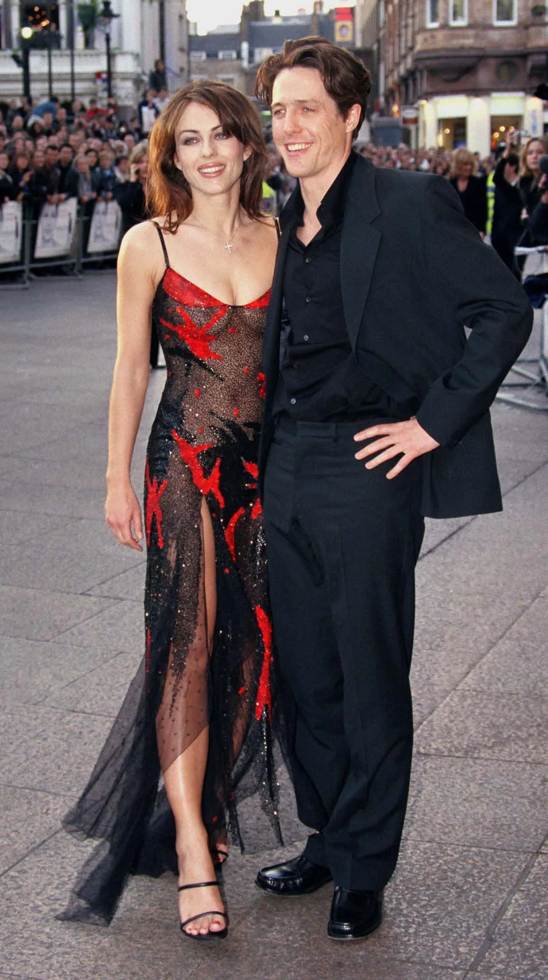 Elizabeth Hurley in doorzichtige jurk